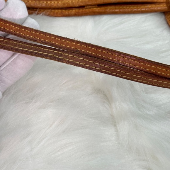 Louis Vuitton Neverfull MM - Picture 9 of 16